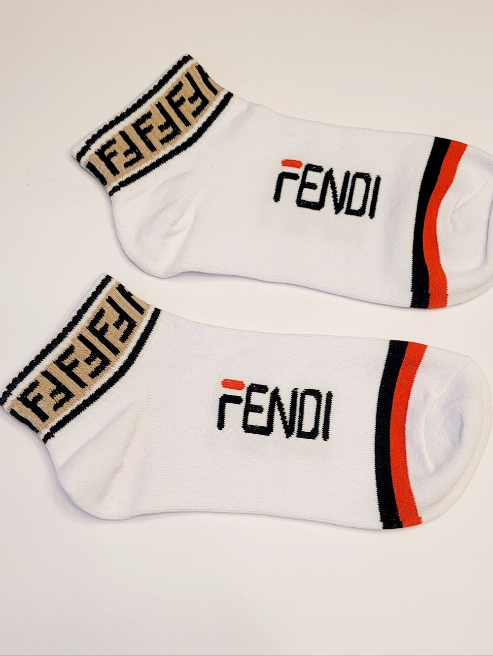🇮🇹 Fendi  White Ankle Socks 🧦with Logo Trim✨️
